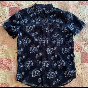 Hollister Button-down Short Sleeve Shirt - Medium